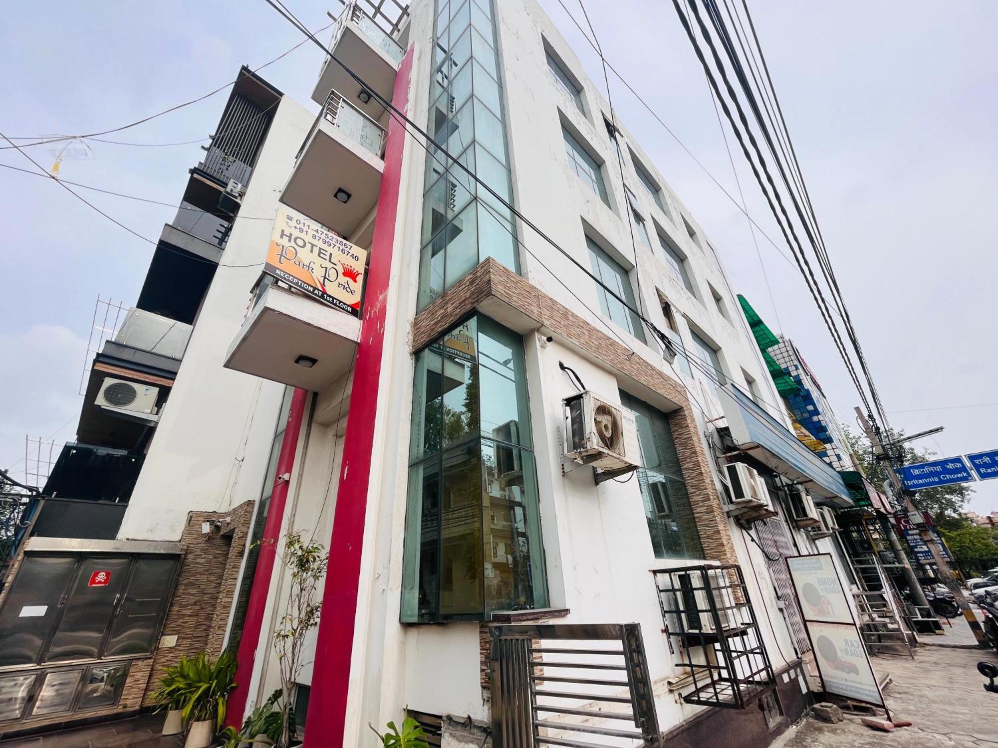 Hotel Park Pride Pitampura New Delhi, Couple Friendly Exterior photo
