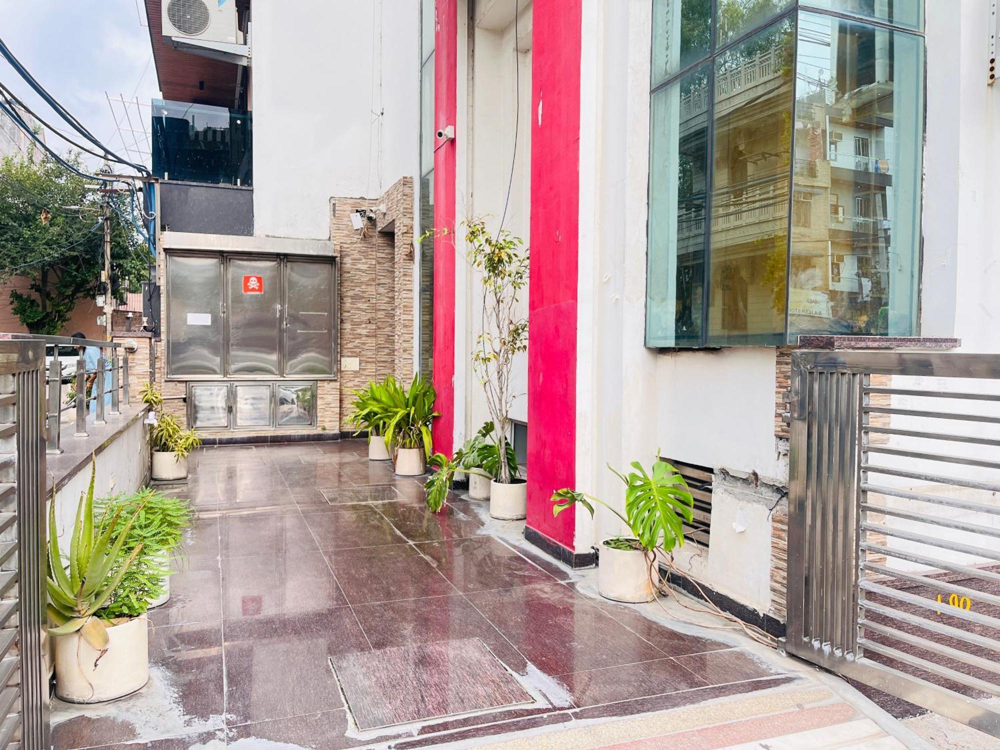Hotel Park Pride Pitampura New Delhi, Couple Friendly Exterior photo